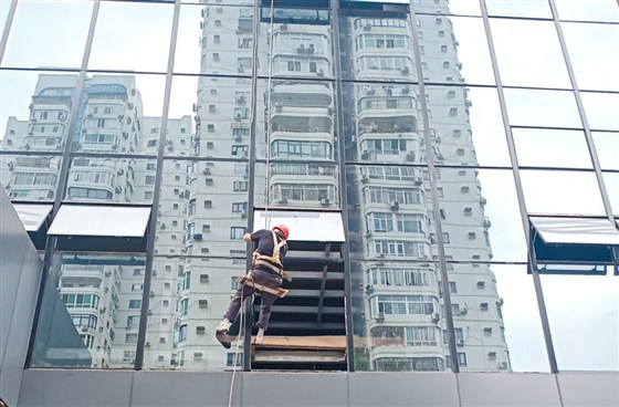 玻璃幕墻維護(hù)保養(yǎng)