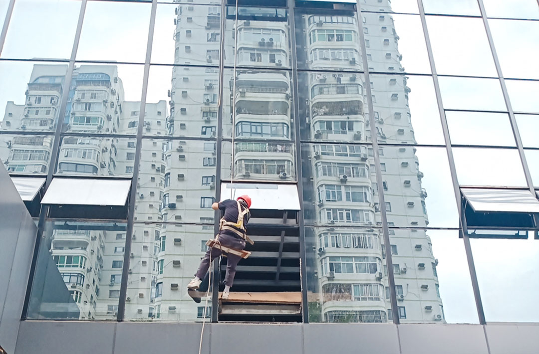 玻璃幕墻維護(hù)保養(yǎng)